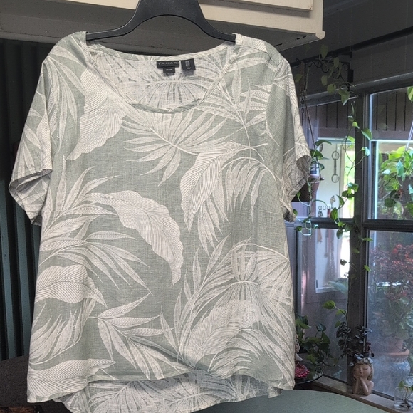 Tahari Tops - Tahari Tropical Leaf Print Linen Top.